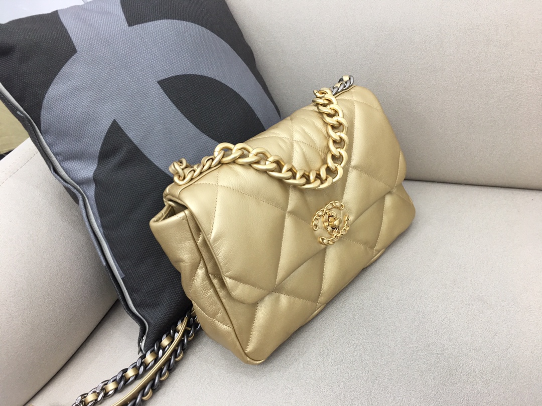 Lambskin 19 Large Handbag Flap Bag AS1161 Gold